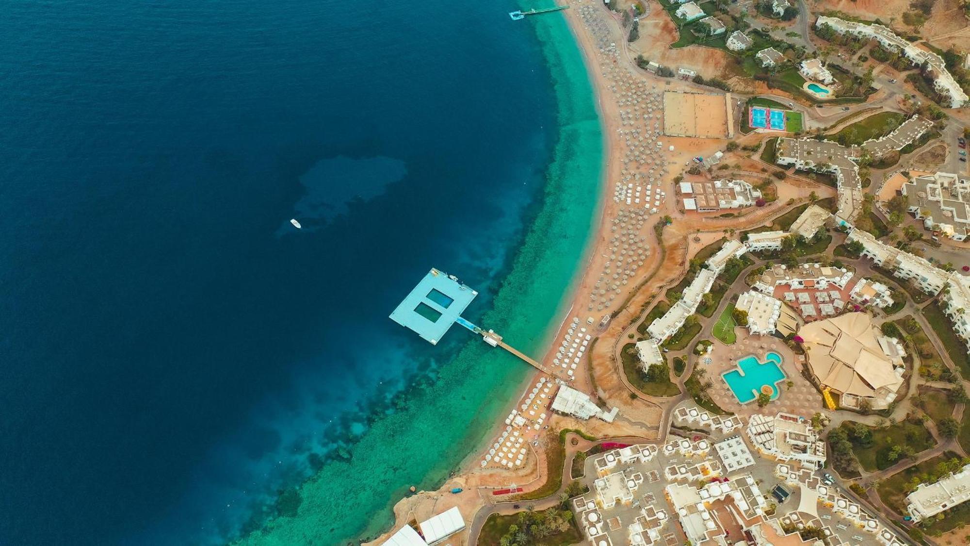 Domina Coral Bay Resort, Diving , Spa & Casino Sharm el-Sheik Eksteriør bilde Aerial view of the bay