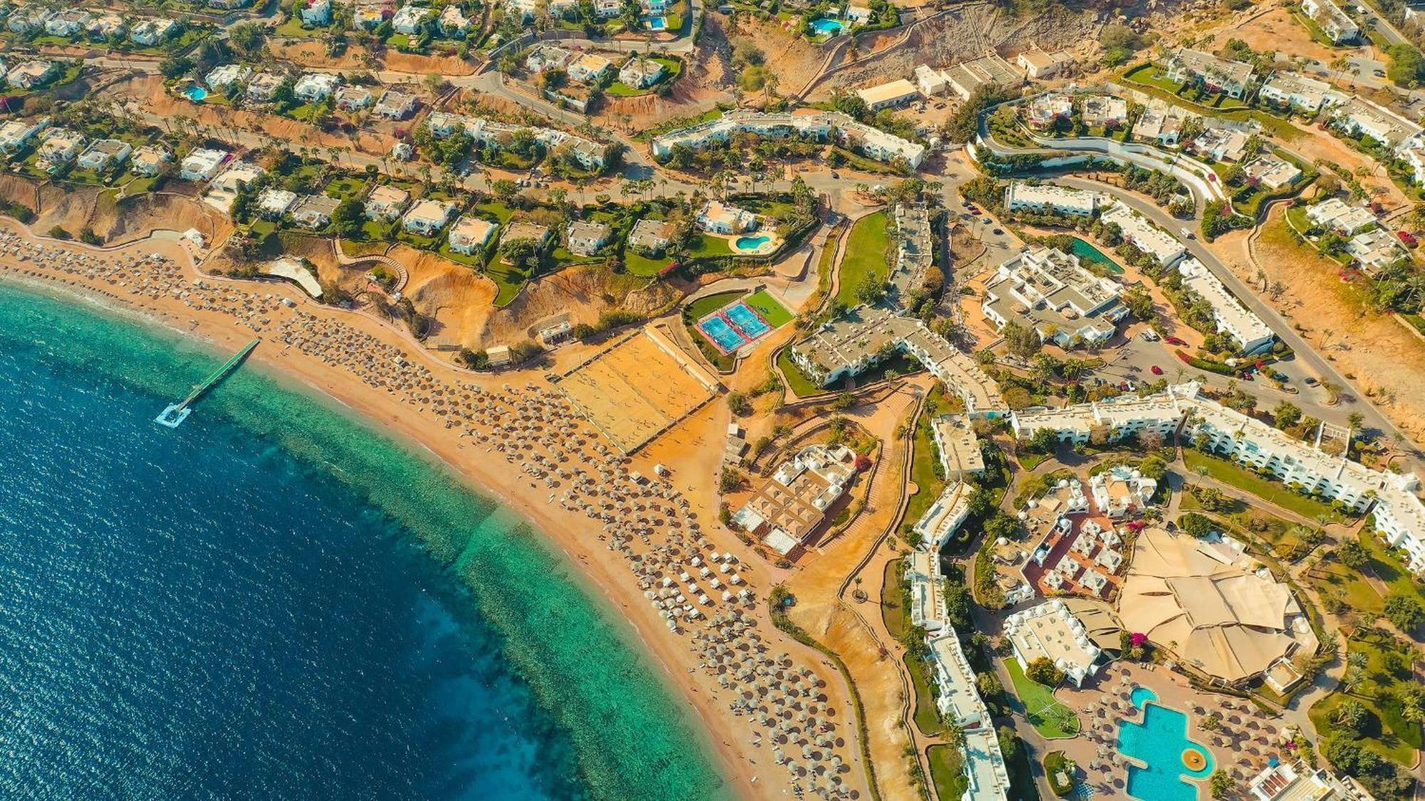 Domina Coral Bay Resort, Diving , Spa & Casino Sharm el-Sheik Eksteriør bilde Aerial view of the bay