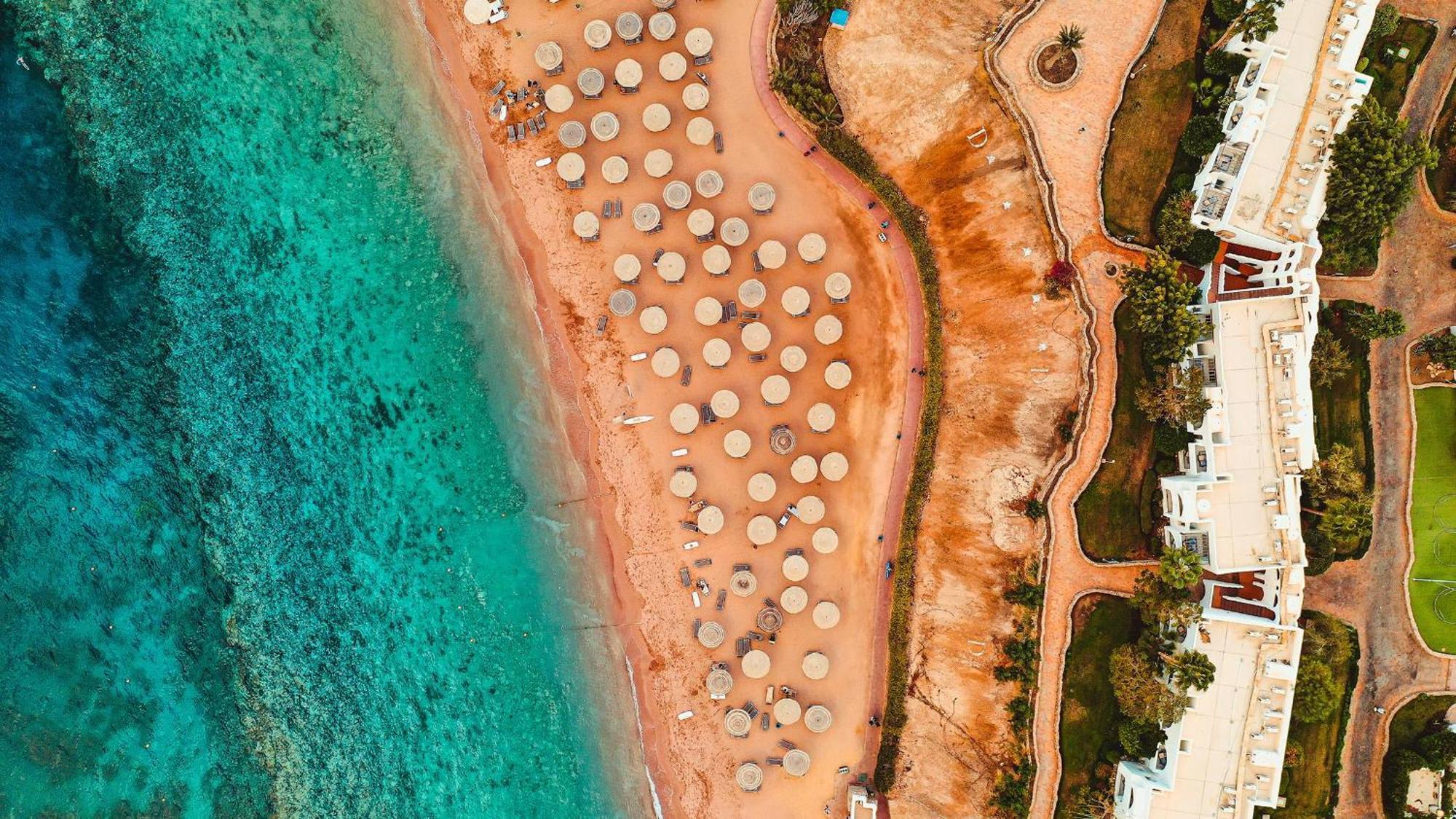 Domina Coral Bay Resort, Diving , Spa & Casino Sharm el-Sheik Eksteriør bilde Aerial view of the beach